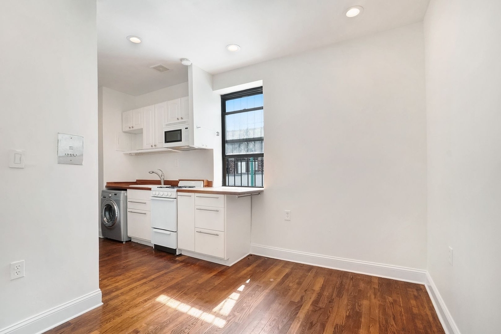 183 east 3 - Photo 2