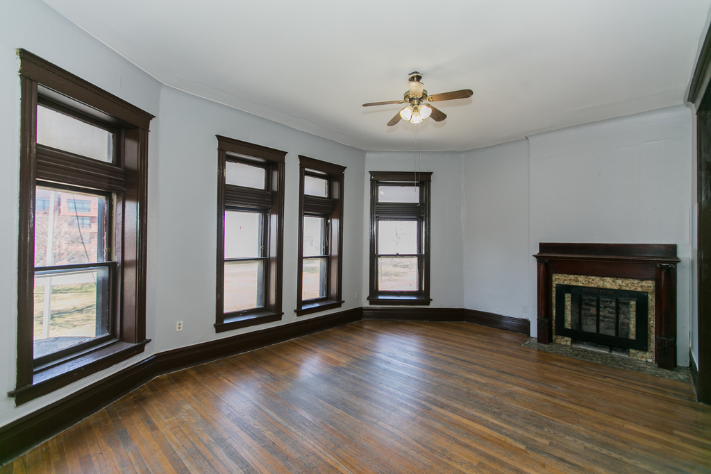 4157 South Western Avenue - Photo 2