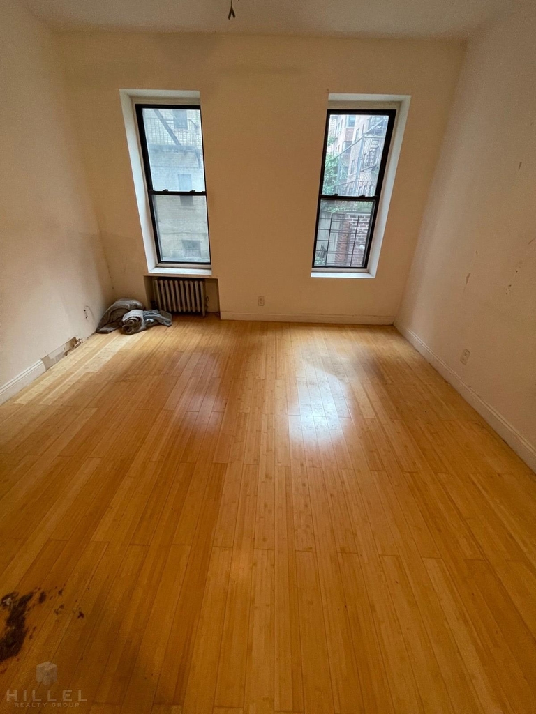 118-80 Metropolitan Avenue - Photo 1