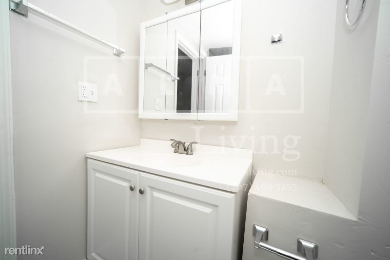 1221 W Somerset St - Photo 12