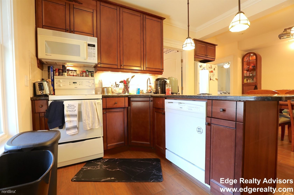 8 Delaware Pl Apt 1 - Photo 2