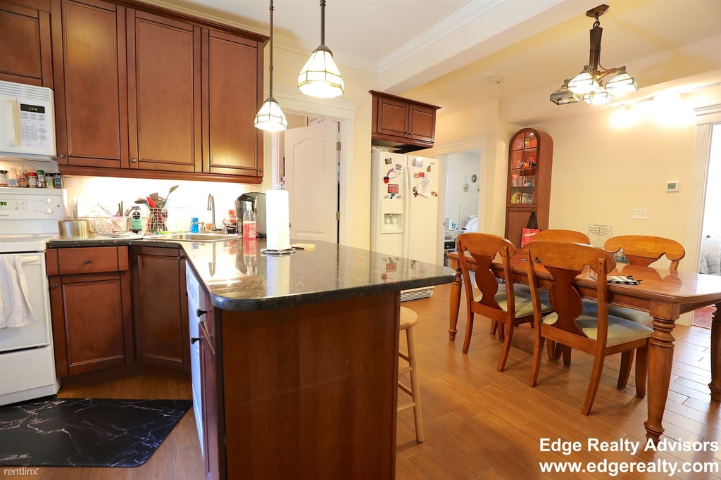 8 Delaware Pl Apt 1 - Photo 1