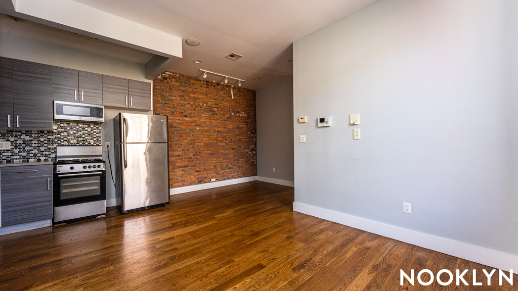 89 Ralph Avenue - Photo 2