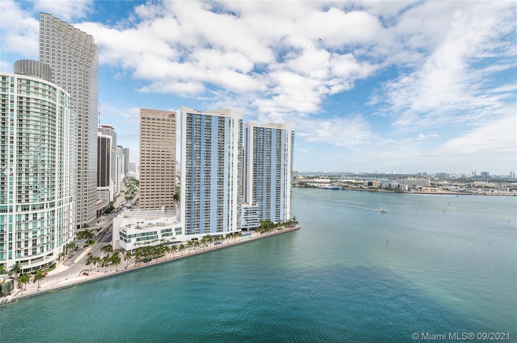 901 Brickell Key Blvd - Photo 2