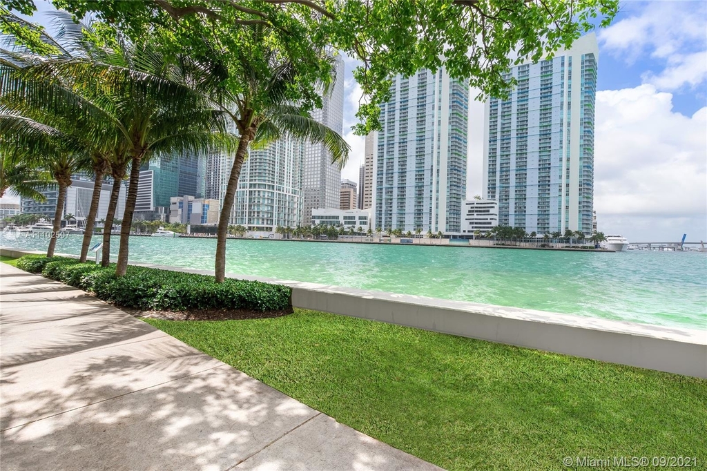 901 Brickell Key Blvd - Photo 21