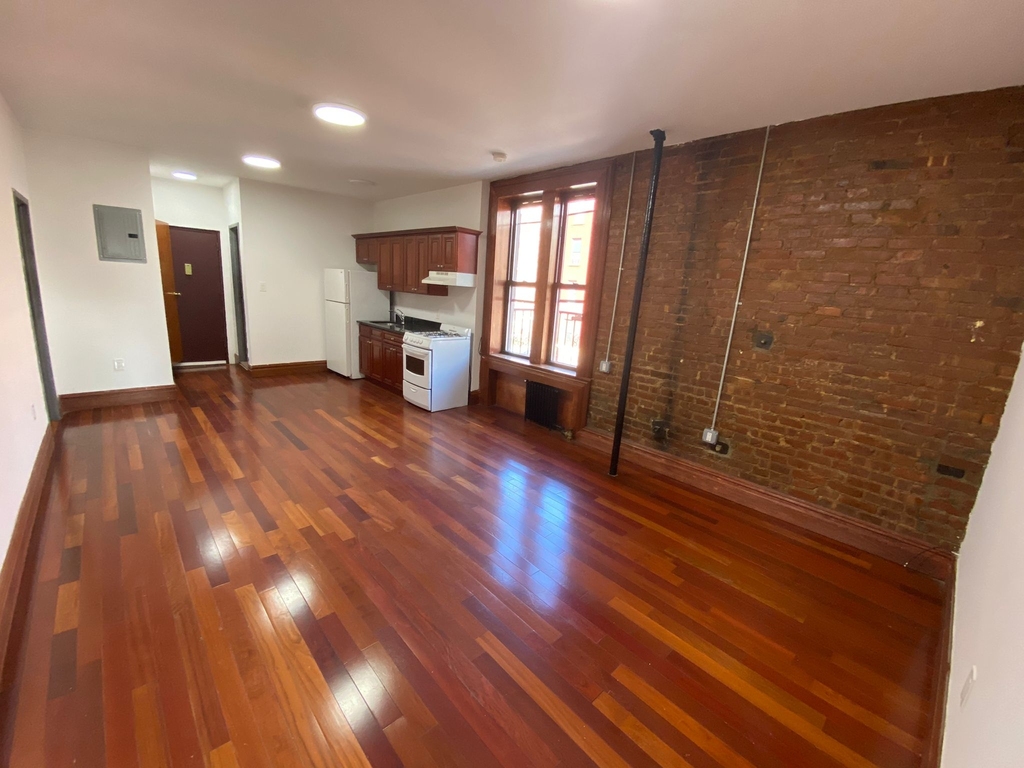 1800 Lexington Avenue - Photo 1