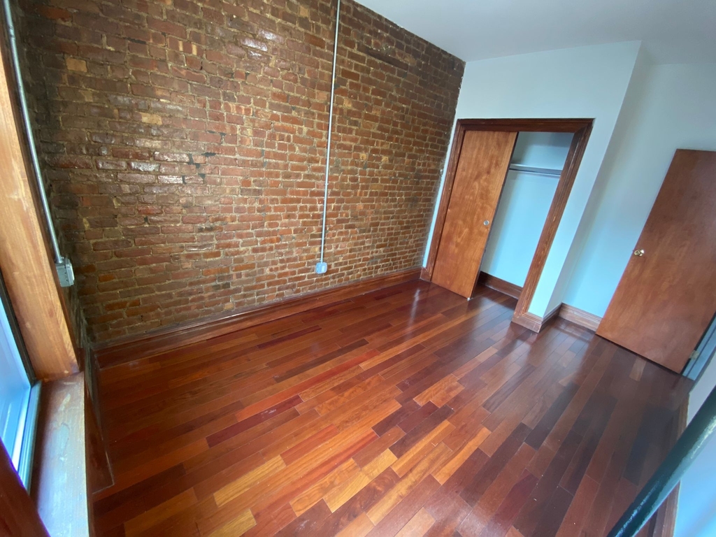 1800 Lexington Avenue - Photo 3