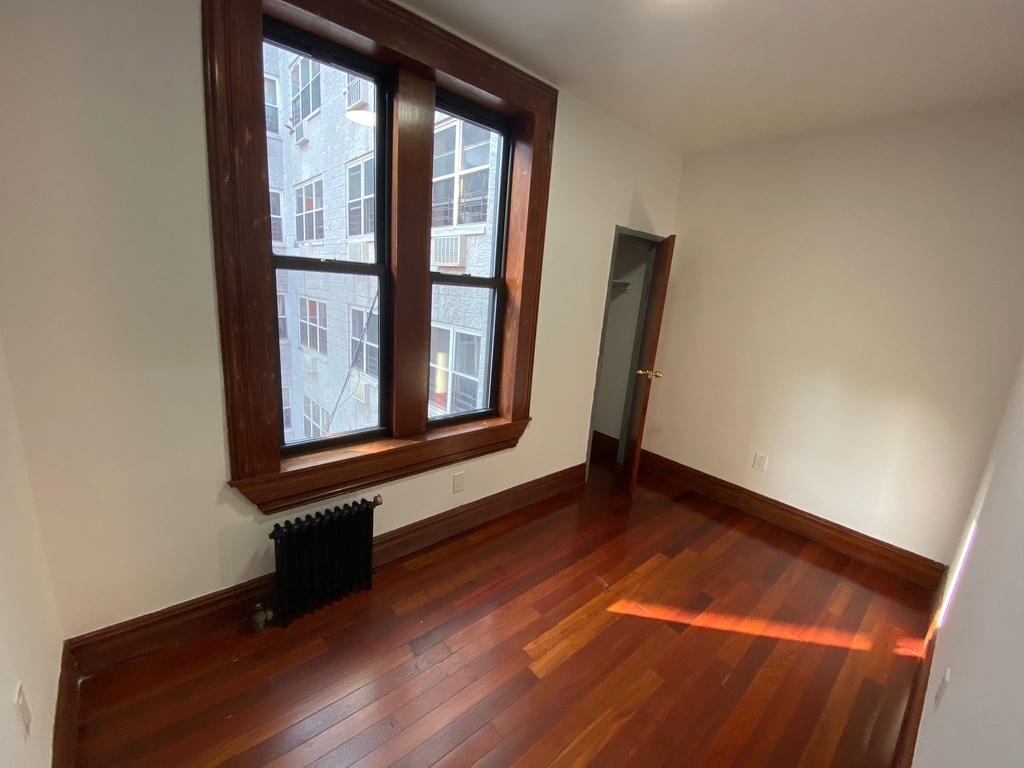 1800 Lexington Avenue - Photo 2