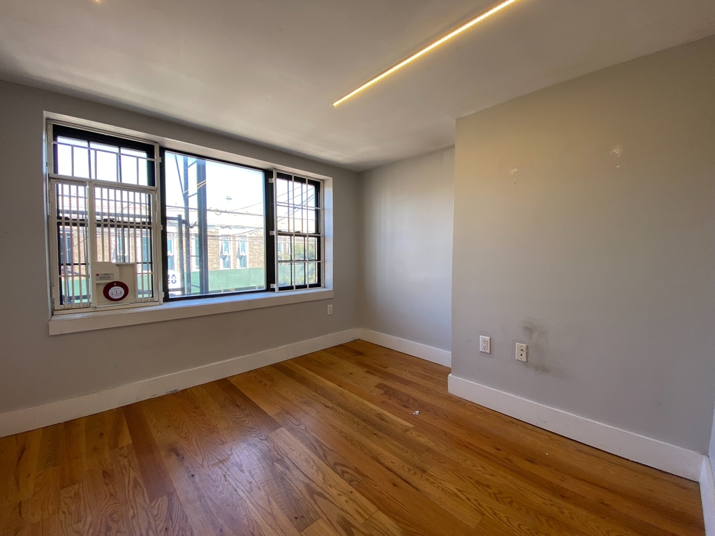 154 Woodward Avenue - Photo 3