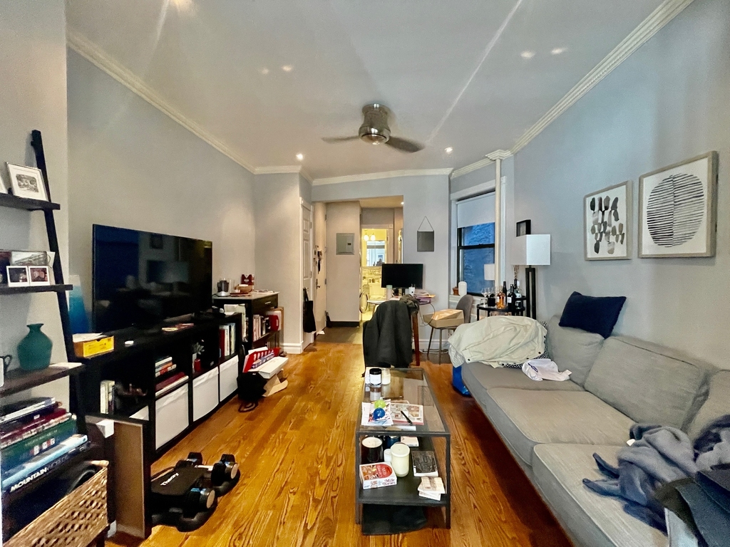 382 East 10th street - Photo 4