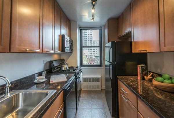 240 East 27th Street - Photo 2