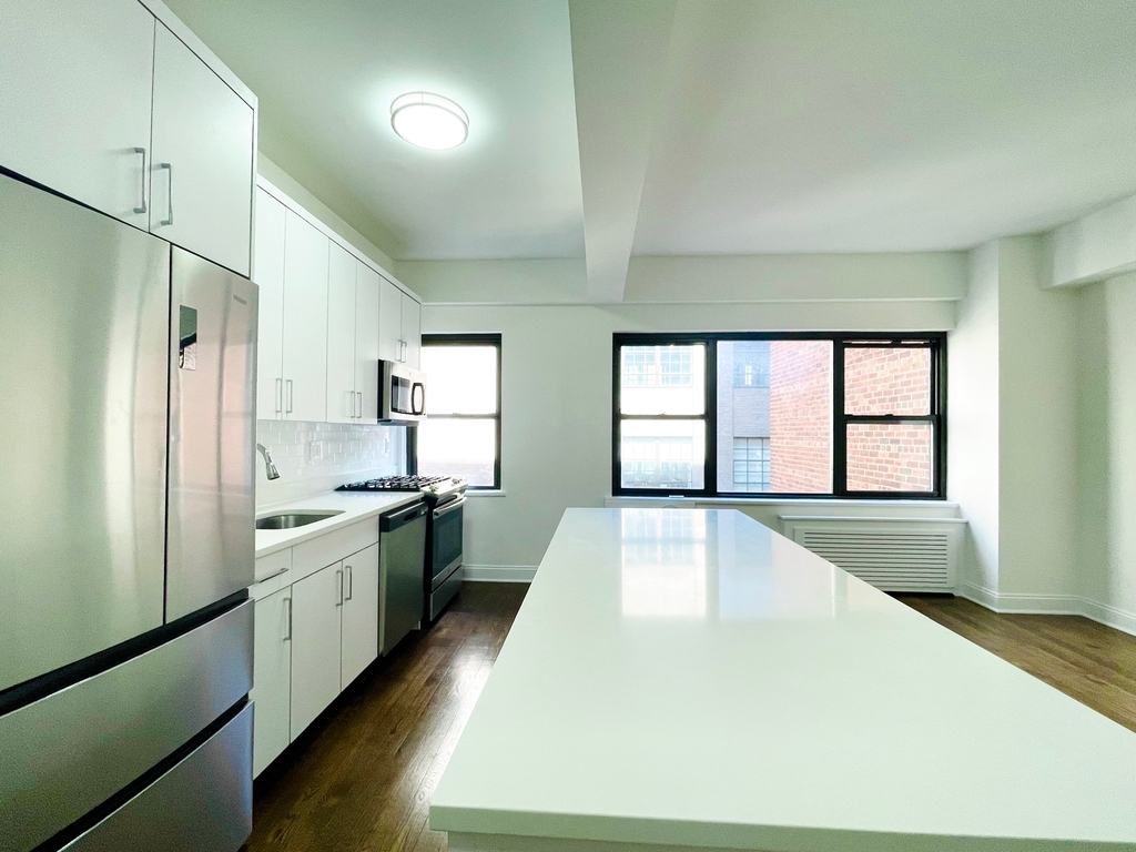 157 East 57th Street - Photo 2