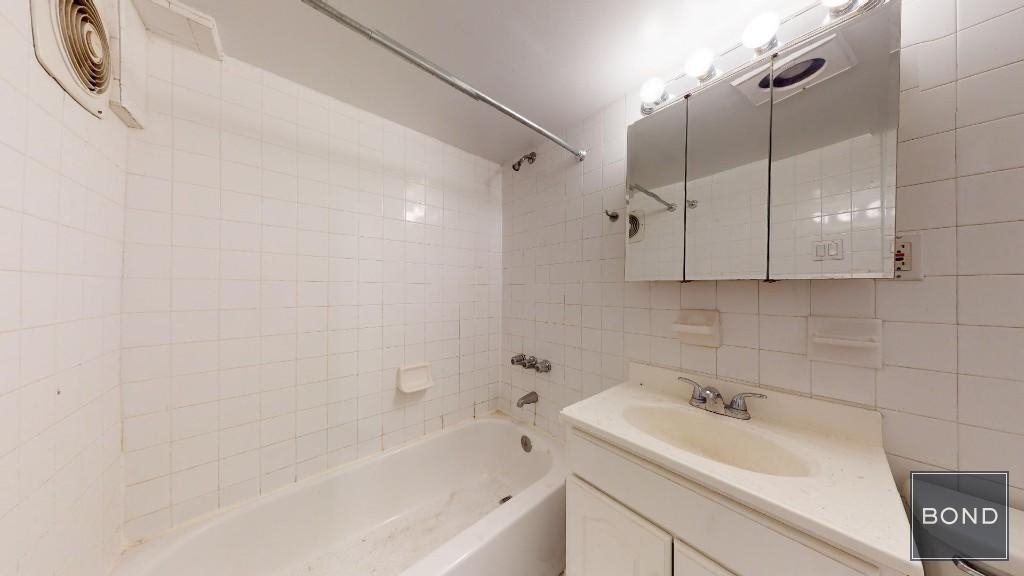 324 East 83rd Street - Photo 4