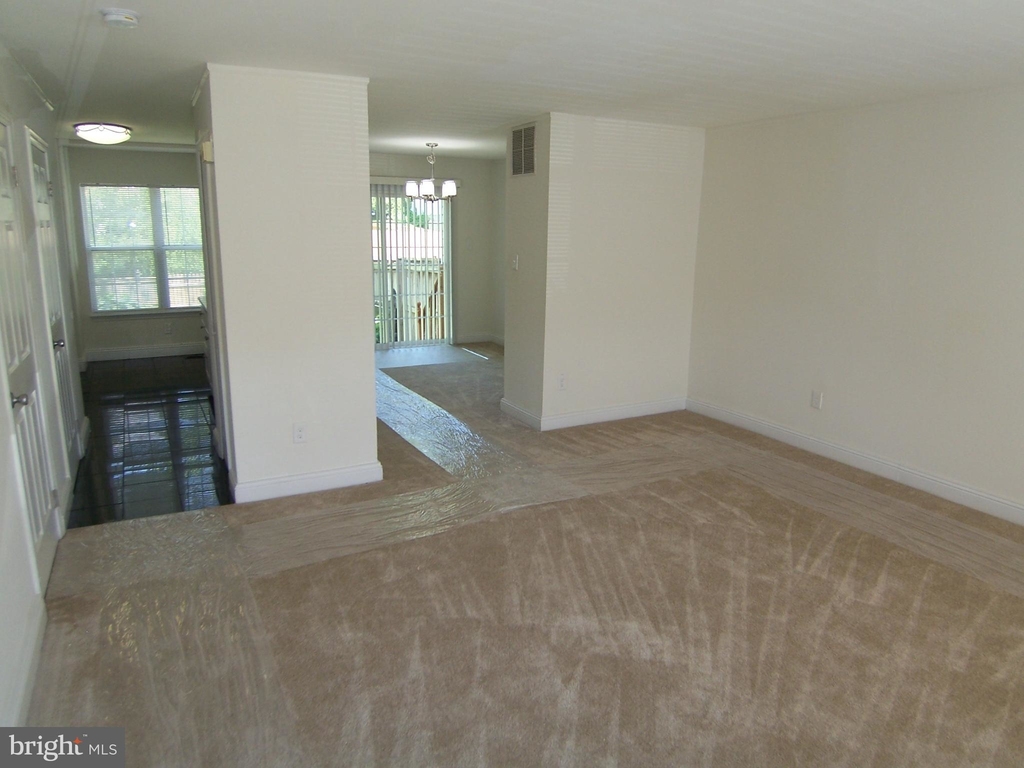 313 Fullerton Place - Photo 2