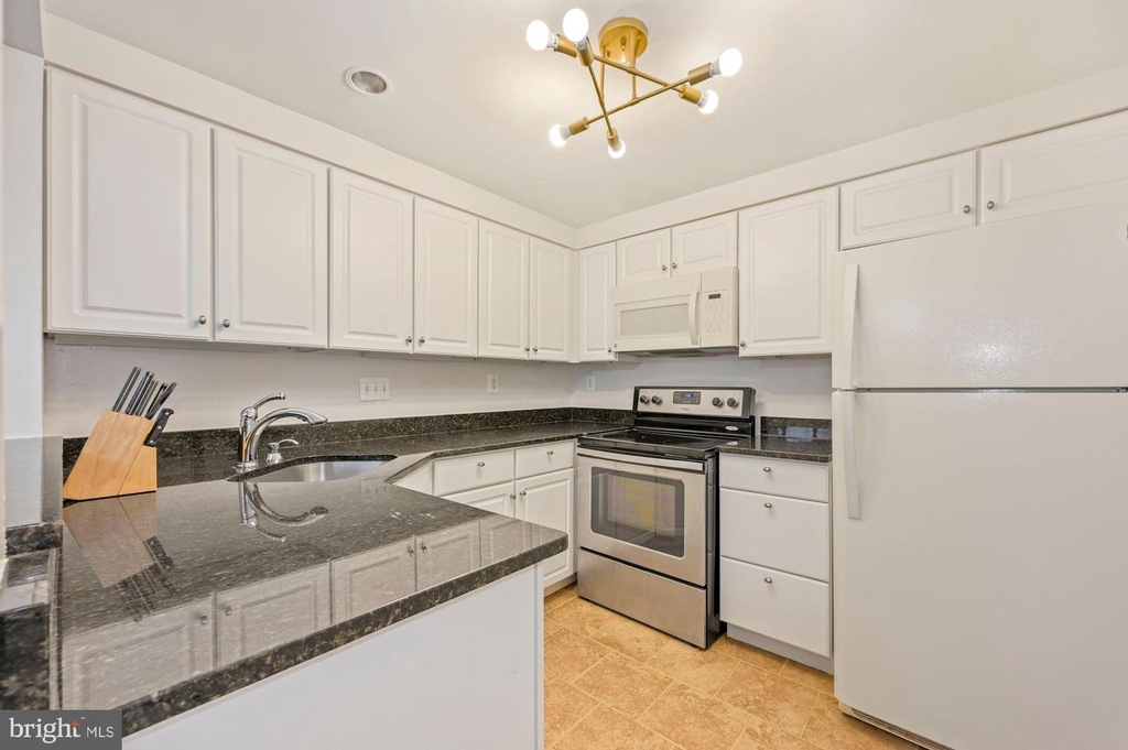 1080 Wisconsin Ave Nw #2015 - Photo 7