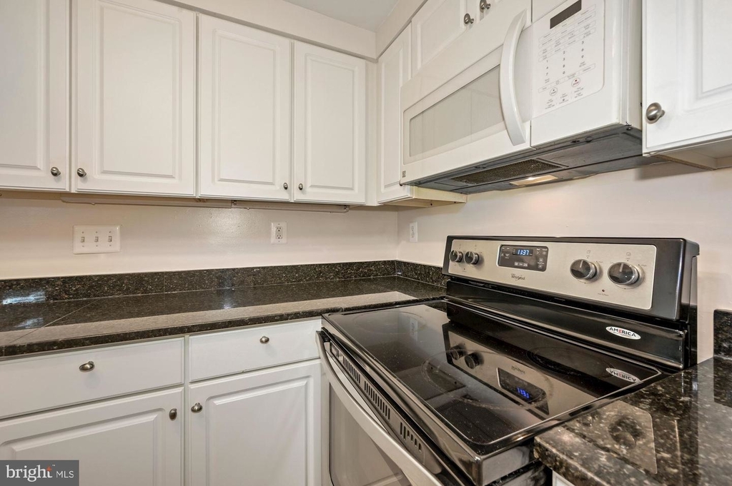 1080 Wisconsin Ave Nw #2015 - Photo 9
