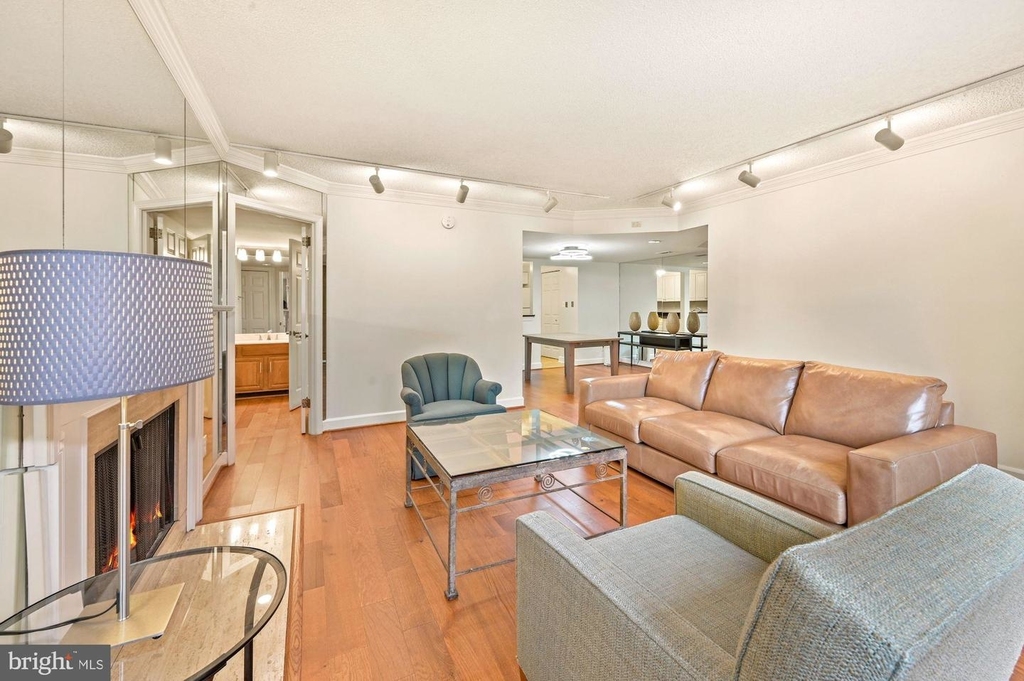 1080 Wisconsin Ave Nw #2015 - Photo 12