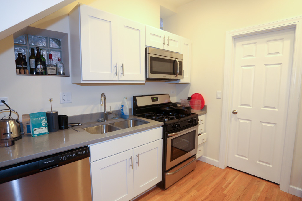 1323 West 18th Place - Photo 3