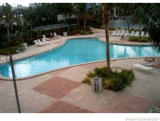 19390 Collins Ave - Photo 8