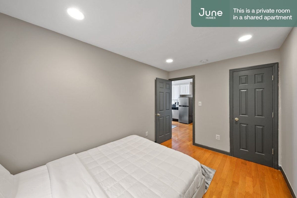 226 East 7th Street - Photo 2