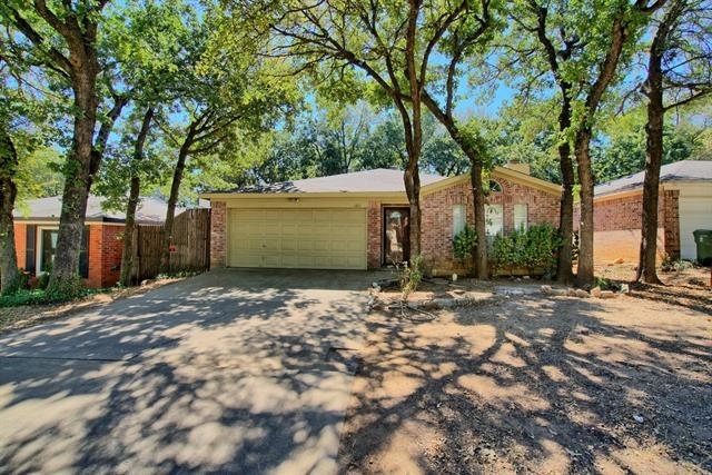 1211 Cardinal Oaks Drive - Photo 0