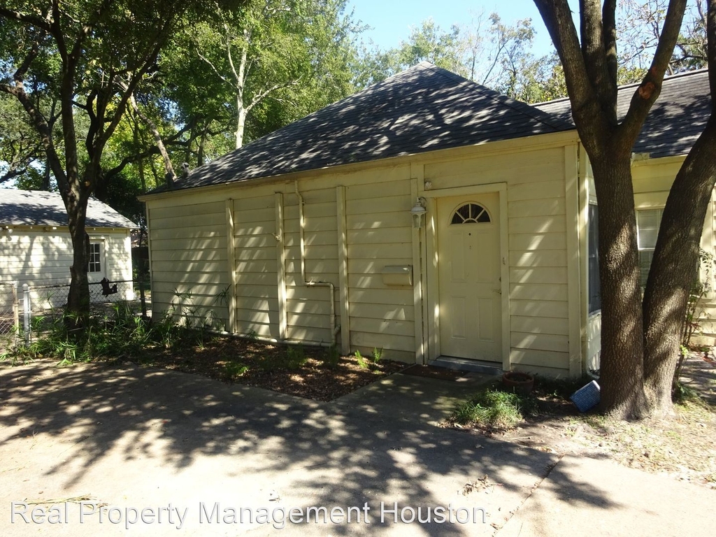 208 W 33rd St - Photo 6