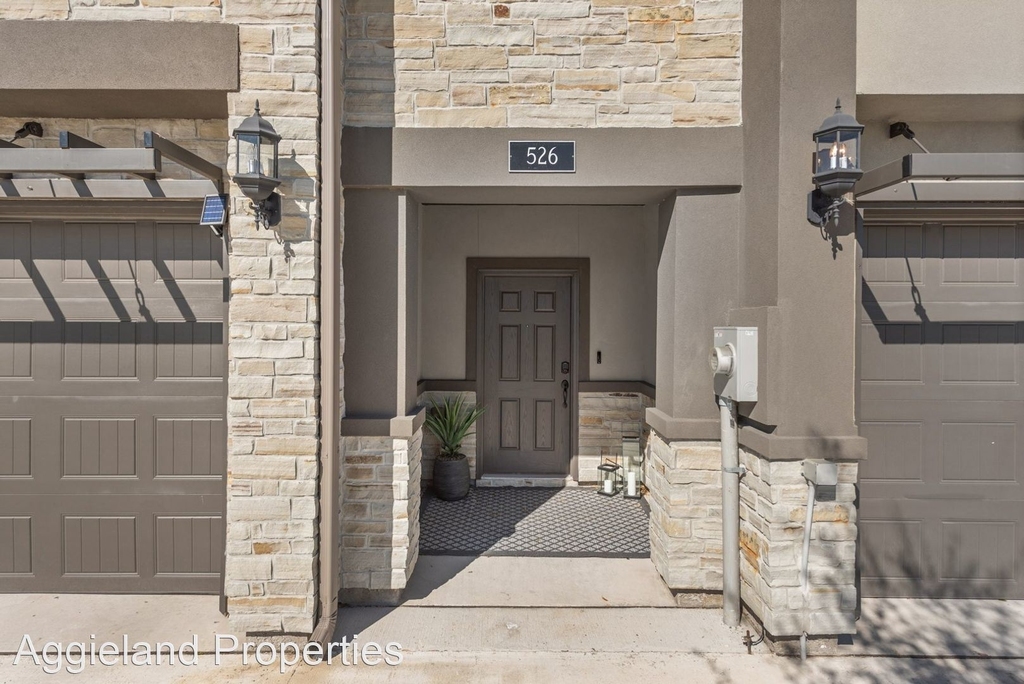 2847 Papa Bear Drive (3-bed Pershing Pointe) - Photo 2