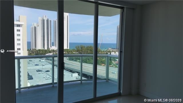 19390 Collins Ave - Photo 4