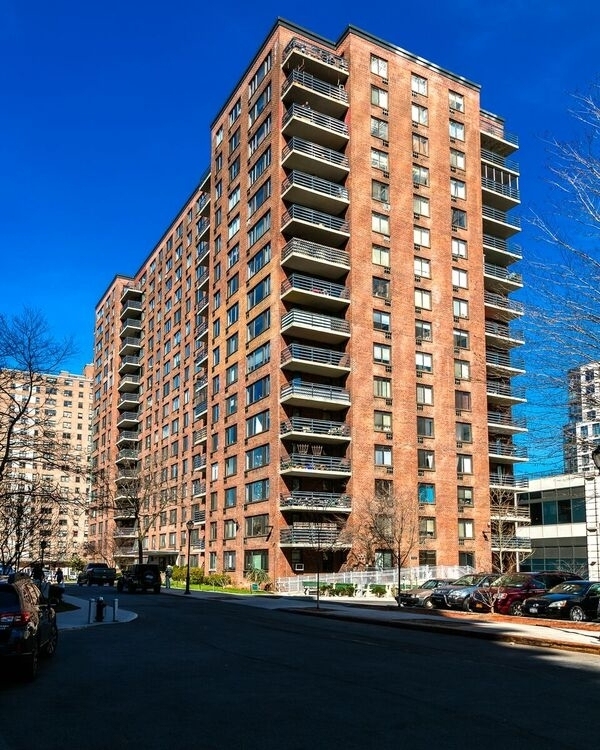 Columbus Avenue West 98street  - Photo 8