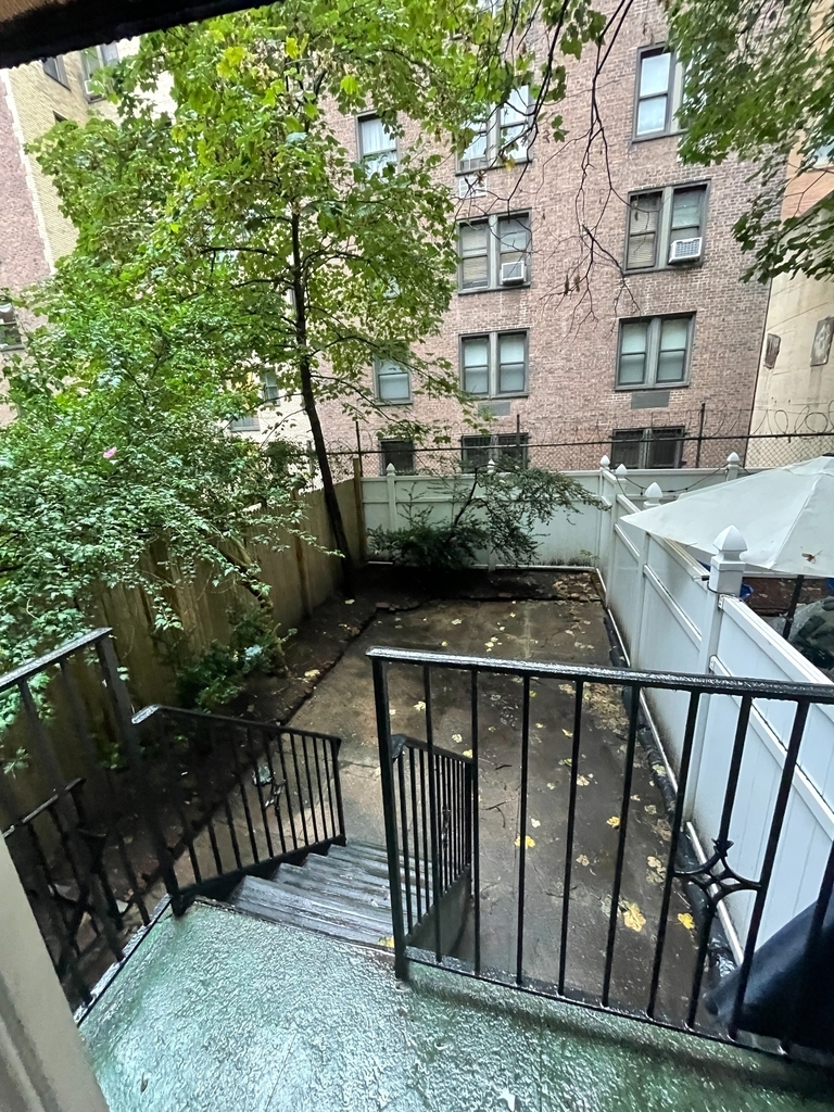 East 70th Street - Photo 4