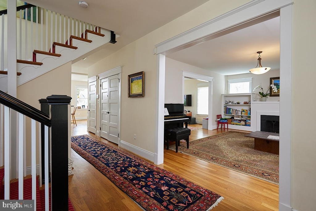 2811 35th St Nw - Photo 3