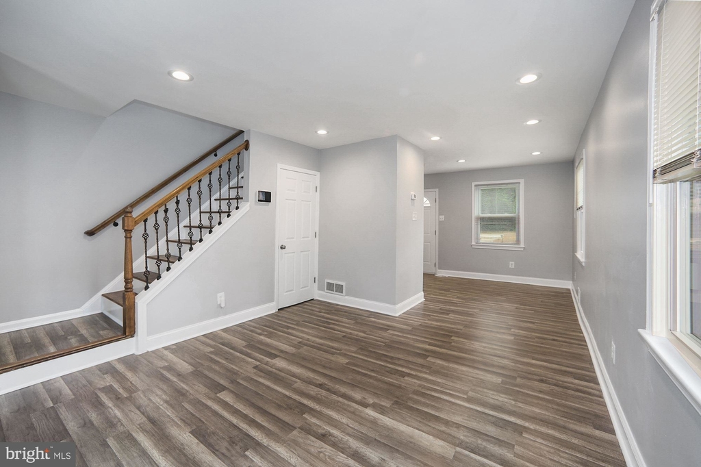 527 45th Street Ne - Photo 2