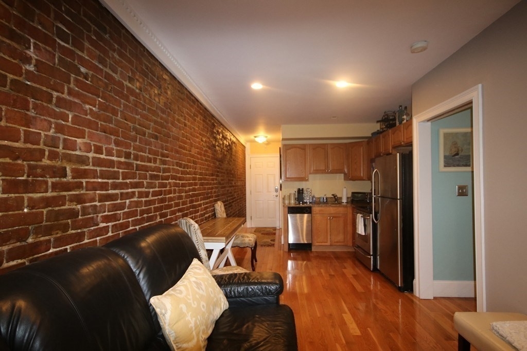 497 Beacon Street Unit 6 - Photo 2