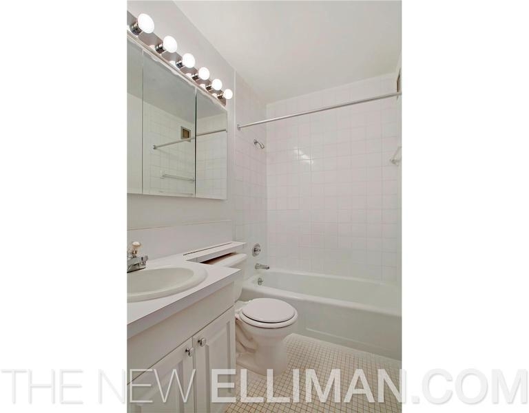 230 W 55th St - Photo 4