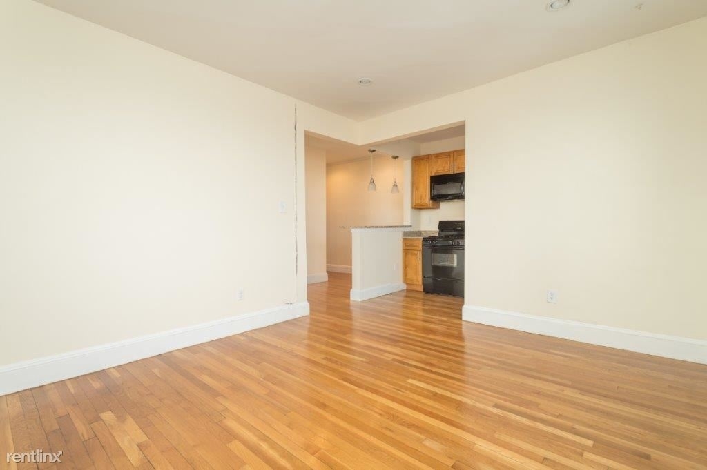 136 Highland Ave Apt 26 - Photo 4