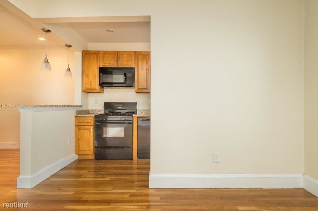 136 Highland Ave Apt 26 - Photo 2