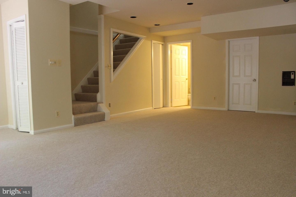 8498 Springfield Oaks Drive - Photo 2