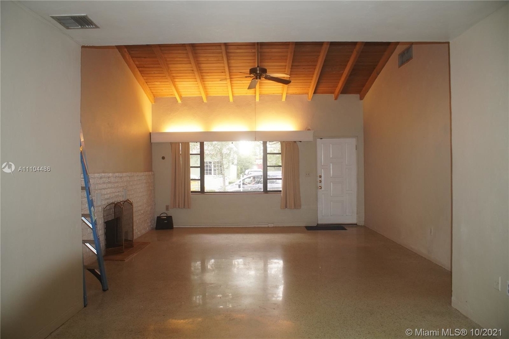 816 Lorca St - Photo 2