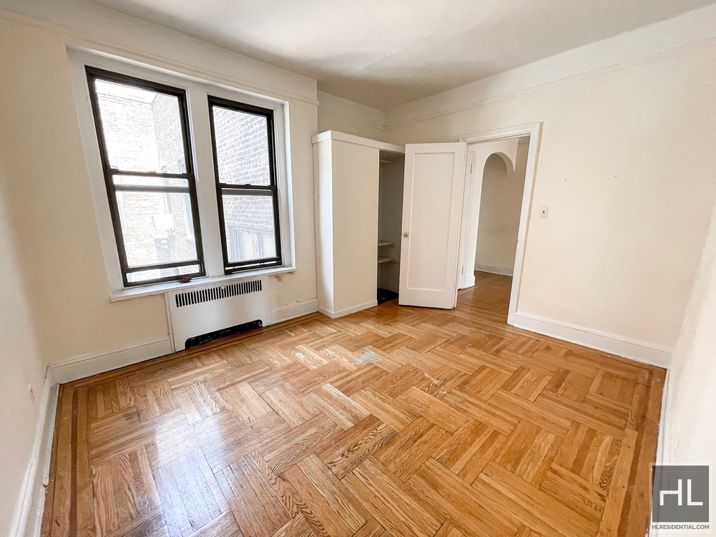 East 85 Street - Photo 2