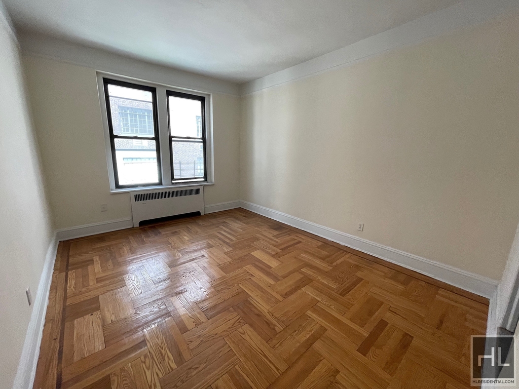 East 85 Street - Photo 5