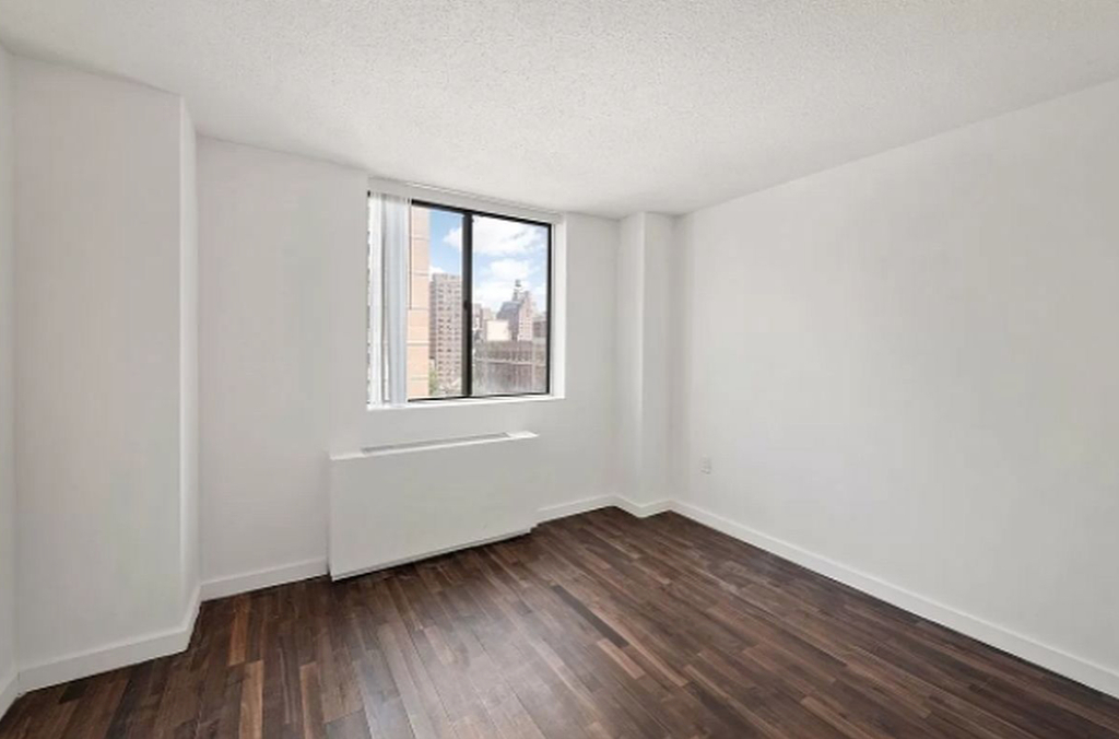 184 Lexington Avenue - Photo 2