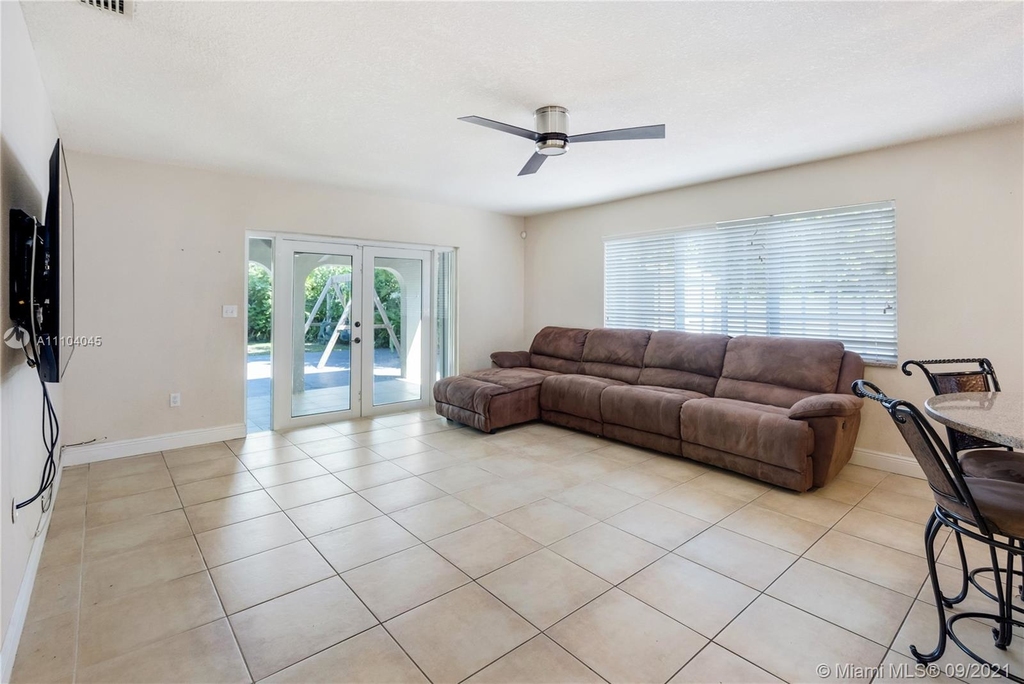 1333 Sw 16th St - Photo 7