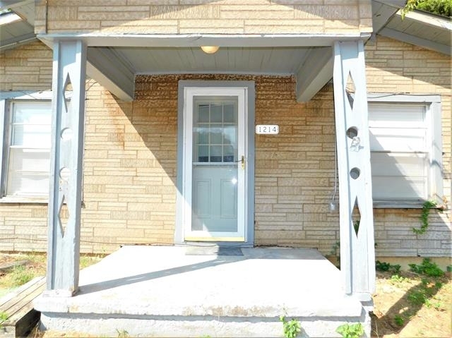 1214 Bernard Street - Photo 2