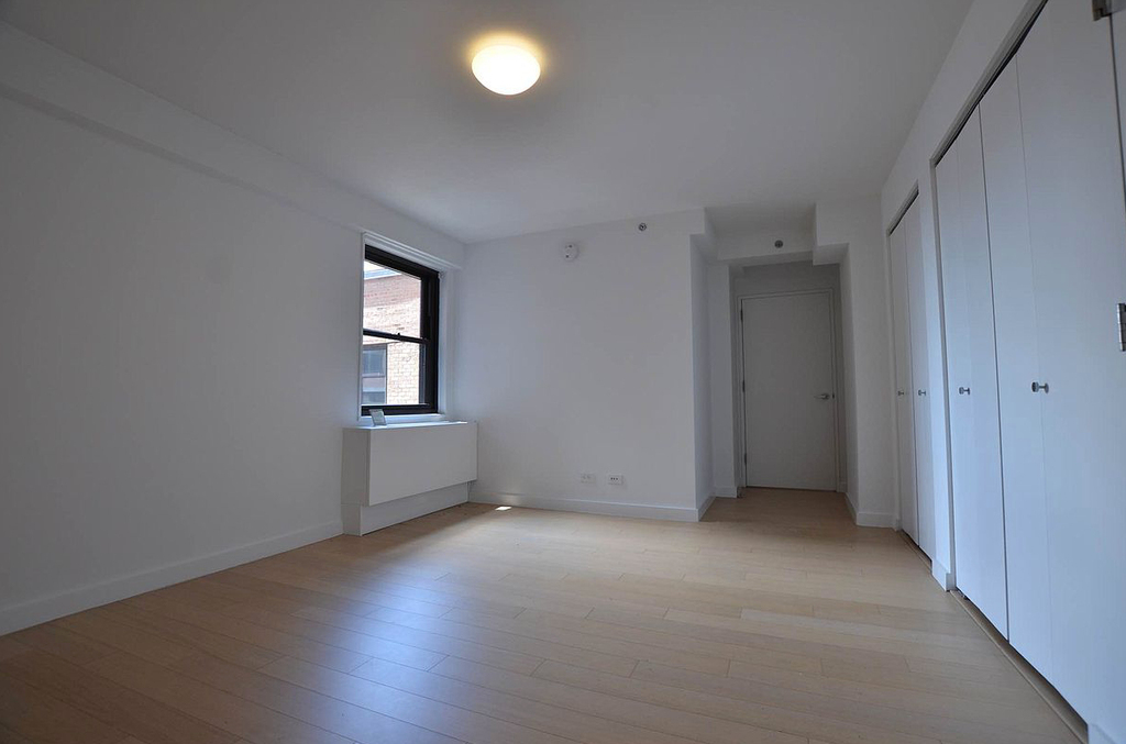 222 East 39th Street - Photo 5