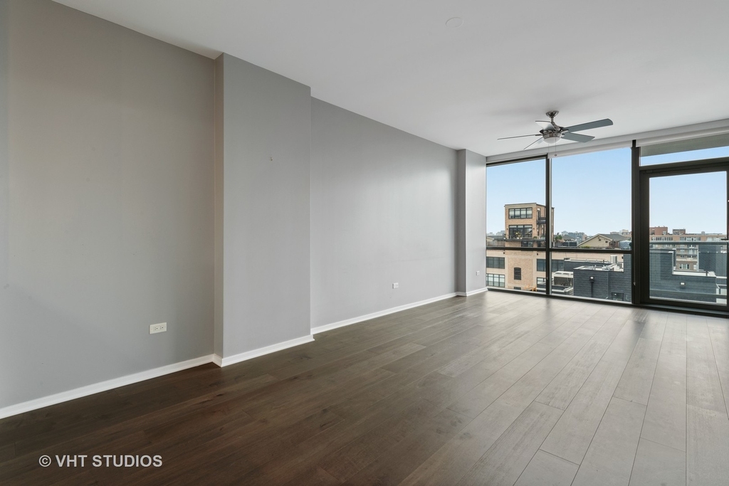 125 South Green Street - Photo 1