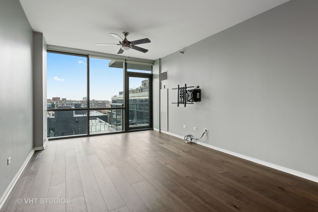 125 South Green Street - Photo 2