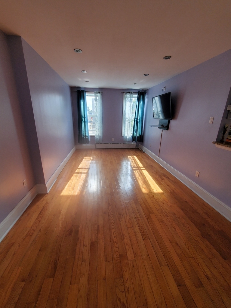 1006 East 98 Street - Photo 0