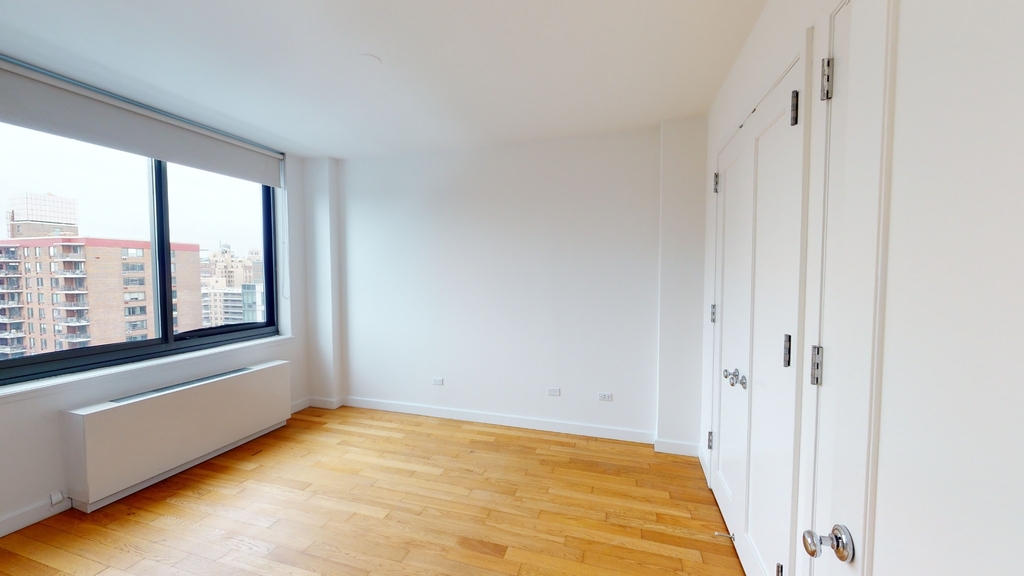 801 Amsterdam Avenue - Photo 2