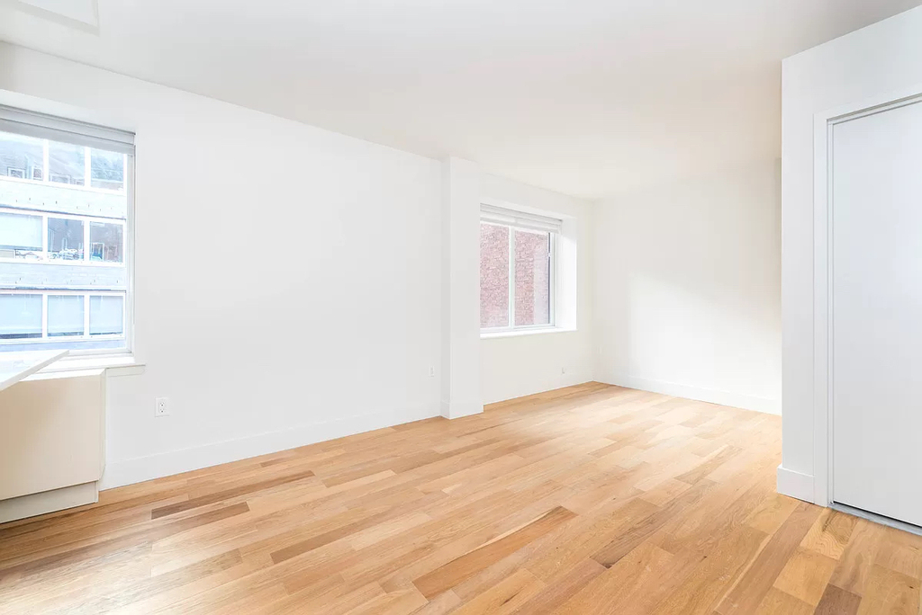 101 East 10th Street - Photo 1