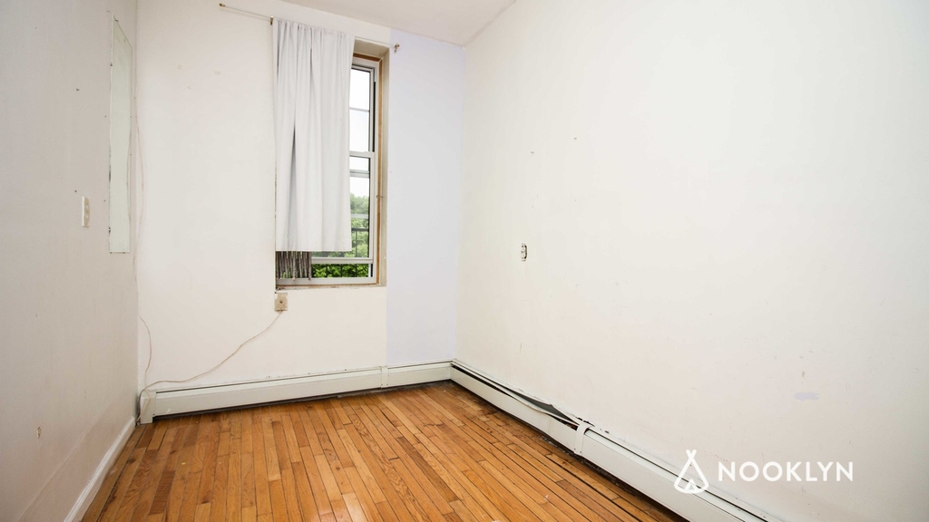 814 Marcy Avenue - Photo 2